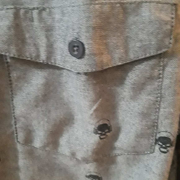 Burnside grey button-down skulls w/ headphone - Picture 4 of 4